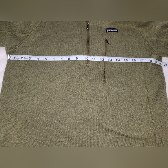Patagonia Green Quarter Zip Up Sweater with Earthy Appeal - Picture 5 of 8